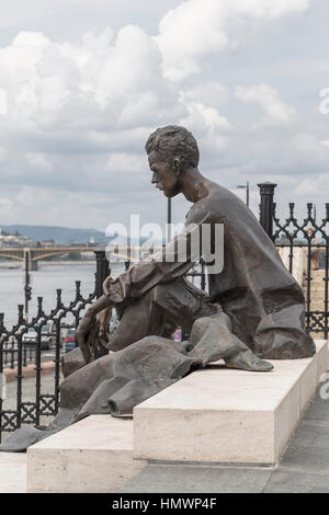 Attila Jozsef Denkmal in Budapest in der Nähe des ungarischen Parlaments Stockfoto