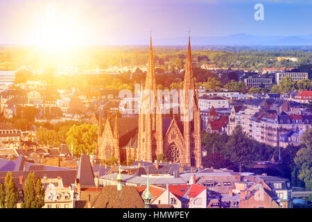 Eines der größten reformierte Kirche von Str. Paul in Straßburg bei Sonnenaufgang, Frankreich, Alsace Stockfoto