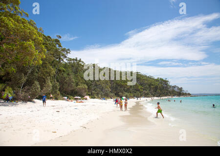 Menschen entspannen auf Murrays Strand im Booderee National Park, Jervis Bay Territory, Australien Stockfoto