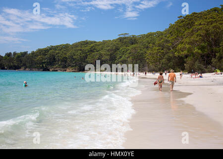 Menschen entspannen auf Murrays Strand im Booderee National Park, Jervis Bay Territory, Australien Stockfoto