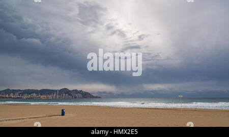 Ausserhalb der Altstadt PONIENTE Strand befindet sich westlich der LEVANTE, und umfasst eine Mammut golden Curl mit ausgezeichneten feinem Sand. Stockfoto