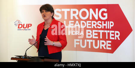 DUP-Führer Arlene Foster hält eine Rede im Brownlow House in Lurgan, Co Armagh, die Partei-Kampagne für die Northern Ireland Assembly-Wahl zu starten. Stockfoto