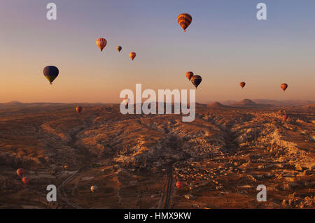Turkei. Cappadocia. Ballons über Cappadocia Stockfoto