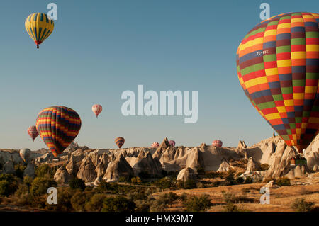 Turkei. Cappadocia. Ballons über Cappadocia Stockfoto