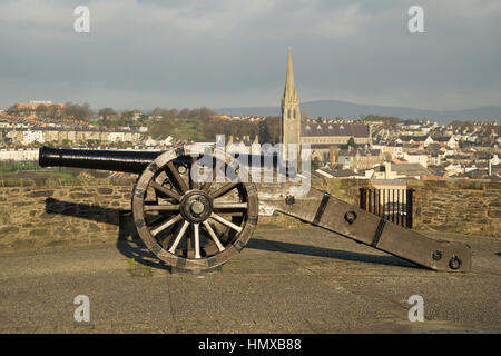 Roaring Meg Belagerung Kanone auf der Stadtmauer, Derry, Londonderry, Nordirland Stockfoto