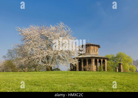 Pumphouse Water Tower im Frühjahr, Finchley, London, Großbritannien Stockfoto