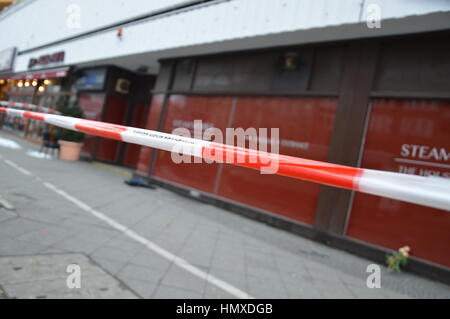 Berlin, Deutschland. 6. Februar 2017. Drei Männer sterben nach Feuer im Saunaclub in Berlin, Deutschland ausbricht. Bildnachweis: Markku Rainer Peltonen/Alamy Live-Nachrichten Stockfoto