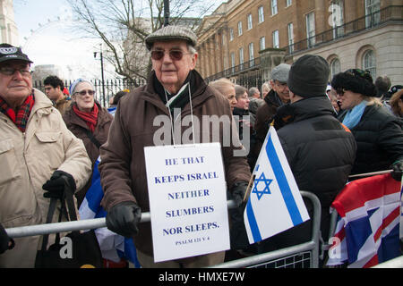 London UK. 6. Februar 2017. Pro Israel Unterstützer willkommen der Besuch des israelischen Ministerpräsidenten Benjamin Natanyahu für Gespräche mit Theresa May bei der Downing Street Credit: Amer Ghazzal/Alamy Live-Nachrichten Stockfoto