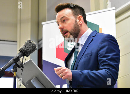 County Armagh, Irland. 6. Februar 2017. SDLP Führer Colm Eastwood befasst sich mit die Parteien, Wahl-Kampagne starten in Oxford Island, County Armagh. Bildnachweis: Mark Winter/Alamy Live-Nachrichten Stockfoto