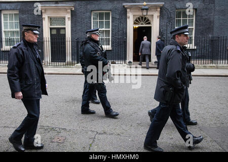 London, UK. 6. Februar 2017. Sicherheitsvorkehrungen in und um Downing Street für den Besuch von Premierminister von Israel Benjamin Netanyahu, Premierminister Theresa May. Bildnachweis: Mark Kerrison/Alamy Live-Nachrichten Stockfoto