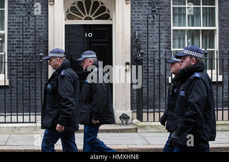 London, UK. 6. Februar 2017. Sicherheitsvorkehrungen in und um Downing Street für den Besuch von Premierminister von Israel Benjamin Netanyahu, Premierminister Theresa May. Bildnachweis: Mark Kerrison/Alamy Live-Nachrichten Stockfoto