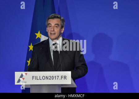 Paris, Frankreich. 6. Februar 2017.     -Francois Fillon beantwortet Journalisten bei der Pressekonferenz am Sitz seiner Kampagne in Paris. Bildnachweis: Le Pictorium/Alamy Live-Nachrichten Stockfoto