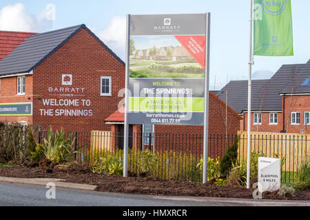 Barrat Homes Site in Kirkham, Lancashire, Großbritannien. Februar 2017. In Kirkham in der Nähe von Blackpool in Lancashire wird derzeit eine riesige Baustelle gebaut. Dieses Wohnungsbauprogramm steht im Einklang mit den Vorschlägen der Regierung, die Räte dazu zwingen sollen, mehr Land für den kaputten Wohnungsmarkt zu erhalten. Stockfoto