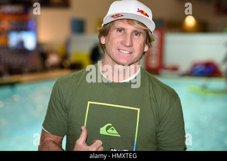 München, Deutschland. 7. Februar 2017. Robby Naish, US-amerikanischer Kitesurfen und Windsurfen Legende, Sport Berühmtheit und Unternehmer auf der ISPO Winter-Sport-Messe in München. Stockfoto