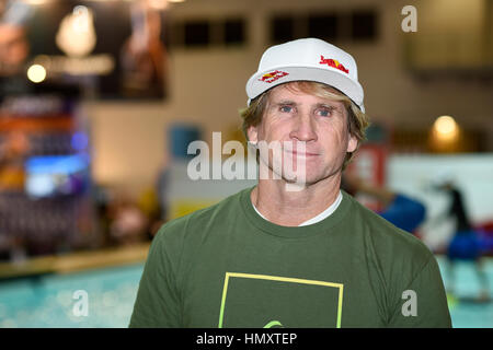 München, Deutschland. 7. Februar 2017. Robby Naish, US-amerikanischer Kitesurfen und Windsurfen Legende, Sport Berühmtheit und Unternehmer auf der ISPO Winter-Sport-Messe in München. Stockfoto