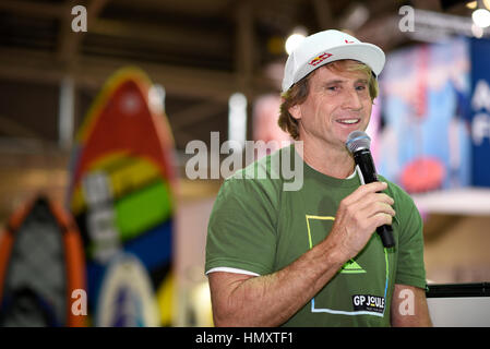 München, Deutschland. 7. Februar 2017. Robby Naish, US-amerikanischer Kitesurfen und Windsurfen Legende, Sport Berühmtheit und Unternehmer, in einem Interview auf der ISPO Winter-Sport-Messe in München. Stockfoto