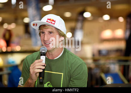 München, Deutschland. 7. Februar 2017. Robby Naish, US-amerikanischer Kitesurfen und Windsurfen Legende, Sport Berühmtheit und Unternehmer, in einem Interview auf der ISPO Winter-Sport-Messe in München. Stockfoto