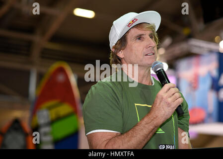 München, Deutschland. 7. Februar 2017. Robby Naish, US-amerikanischer Kitesurfen und Windsurfen Legende, Sport Berühmtheit und Unternehmer, in einem Interview auf der ISPO Winter-Sport-Messe in München. Stockfoto