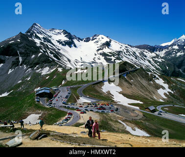 Touristen am Großglockner Pass, Kärnten, Österreich Stockfoto