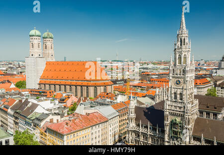 Panoramablick über den Marienplatz ist ein zentraler Platz in der Innenstadt von München. Stockfoto