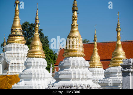 der Wat Chedi Sao Lang in der Nähe der Stadt Lampang in Nord-Thailand. Stockfoto