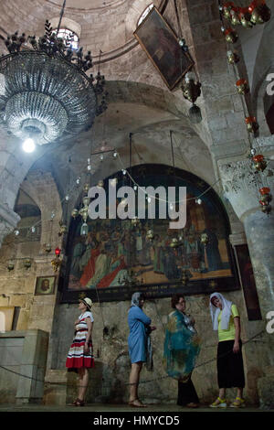 Jerusalem, Israel - 30. Mai 2014: Pilger besuchen Saint Helena Kapelle des Heiligen Grabes von Jerusalem Stockfoto