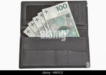 Polnische Zloty 100 Notizen in Mann schwarz Leder Brieftasche isoliert auf weißem Hintergrund Stockfoto