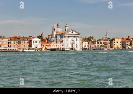 Blick auf die Lagune von Venedig mit der Kirche Santa Maria del Rosario dei Gesuati allgemein bekannt als Il Gesuati, Italien. Stockfoto