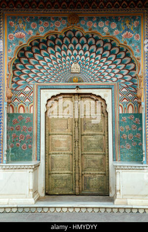 Tür, Chandra Mahal bauen, Stadtschloss, Jaipur, Rajasthan, Indien Stockfoto