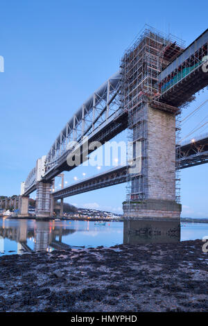 Am frühen Morgen an der Royal Albert Railway Bridge, Saltash, Plymouth Stockfoto