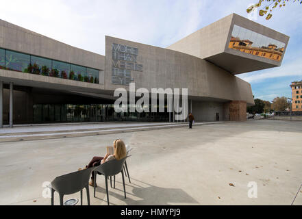 MAXXI Museum für Moderne Kunst in Rom von Zaha Hadid, Architekten Außenansicht konzipiert, Ost Fassade Stockfoto