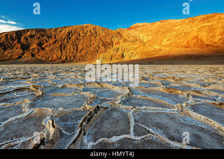 Sonnenuntergang über Badwater Basin, Death Valley Nationalpark, Kalifornien. Stockfoto