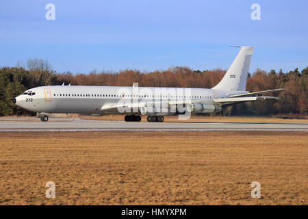 Manching/Deutschland Februar 10, 2015: Israel - Luftwaffe Boeing 707-3L6C landet auf dem Flughafen Manching. Stockfoto