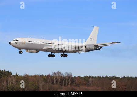 Manching/Deutschland Februar 10, 2015: Israel - Luftwaffe Boeing 707-3L6C landet auf dem Flughafen Manching. Stockfoto