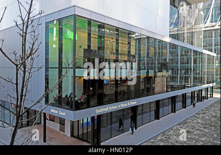 Guildhall School of Music & Drama Außenansicht des Gebäudes in London EC2Y, England UK KATHY DEWITT Stockfoto