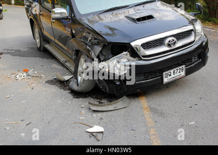 Pickup Unfall auf Straße, Autounfall im Nationalpark, Thailand am 1. Januar 2015 Stockfoto