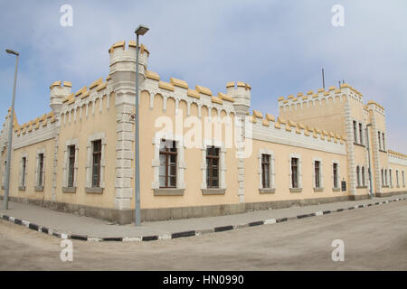 Die alte deutsche Kaserne Gebäude in Swakopmund, die war für die Eisenbahn Militäringenieure Gebäude erbaut und ist heute eine Jugendherberge-Youth Hostel Stockfoto