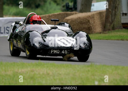 Malcolm Thorne in seinem 1958 Lotus Buick am Chateau Impney Hillclimb Stockfoto