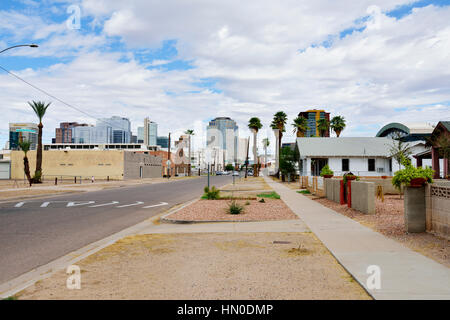 Häuser in Wohnstraße im zentralen Phoenix nahe der Innenstadt, Arizona Stockfoto