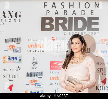 Sadia Siddiqui Mustang Produktionen. Fashion Parade Braut zeigen feiert 70 Jahre Pakistans Stilentwicklung im One Marylebone Place in London, Großbritannien statt. Stockfoto