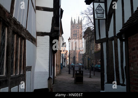 St.-Marien Kirche von Castle Street in der Morgendämmerung, Warwick, Warwickshire, UK Stockfoto