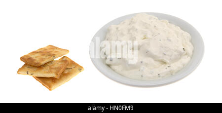 Rosmarin und Olivenöl gewürzt Cracker auf die Seite mit einer Schüssel französische Zwiebel DIP isoliert auf einem weißen Hintergrund. Stockfoto