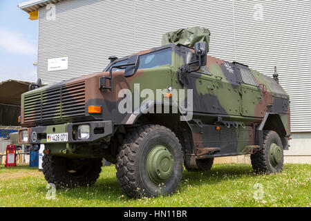 BURG / Deutschland - 25. Juni 2016: deutschen gepanzerten militärischen Infanterie Mobilität Fahrzeug, ATF Dingo steht am Tag der offenen Tür in der Kaserne Burg / Deutschland am 25 Juni Stockfoto