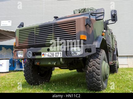 BURG / Deutschland - 25. Juni 2016: deutschen gepanzerten militärischen Infanterie Mobilität Fahrzeug, ATF Dingo steht am Tag der offenen Tür in der Kaserne Burg / Deutschland am 25 Juni Stockfoto