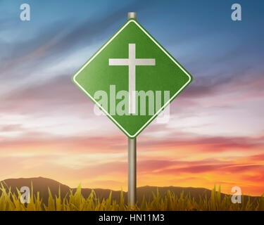 Verkehr Straße mit dem christlichen Kreuz mit Sonnenuntergang im Hintergrund Stockfoto