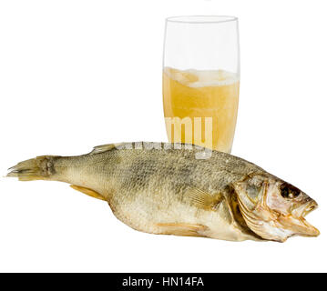 getrocknete Fische Barsche, kaltes Bier, getrocknete Fisch als Snacks für Bier Stockfoto