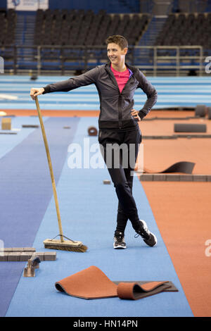 Hochspringer Isobel Pooley abgebildet auf der NIA in Birmingham. Isobel war den neue Infield-Bereich gebaut Inspektion. Stockfoto