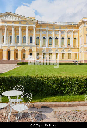 Mikhailovsky Palast, Hauptgebäude der Arts Square, Staatliches Russisches Museum, Gostinyy Dvor, St Petersburg, Russland Stockfoto