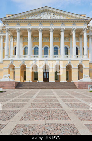 Mikhailovsky Palast, Hauptgebäude der Arts Square, Staatliches Russisches Museum, Gostinyy Dvor, St Petersburg, Russland Stockfoto