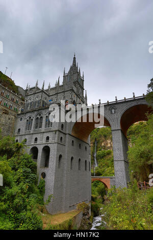 Das Las Lajas-Heiligtum in Ipiales Kolumbien von unten gesehen Stockfoto